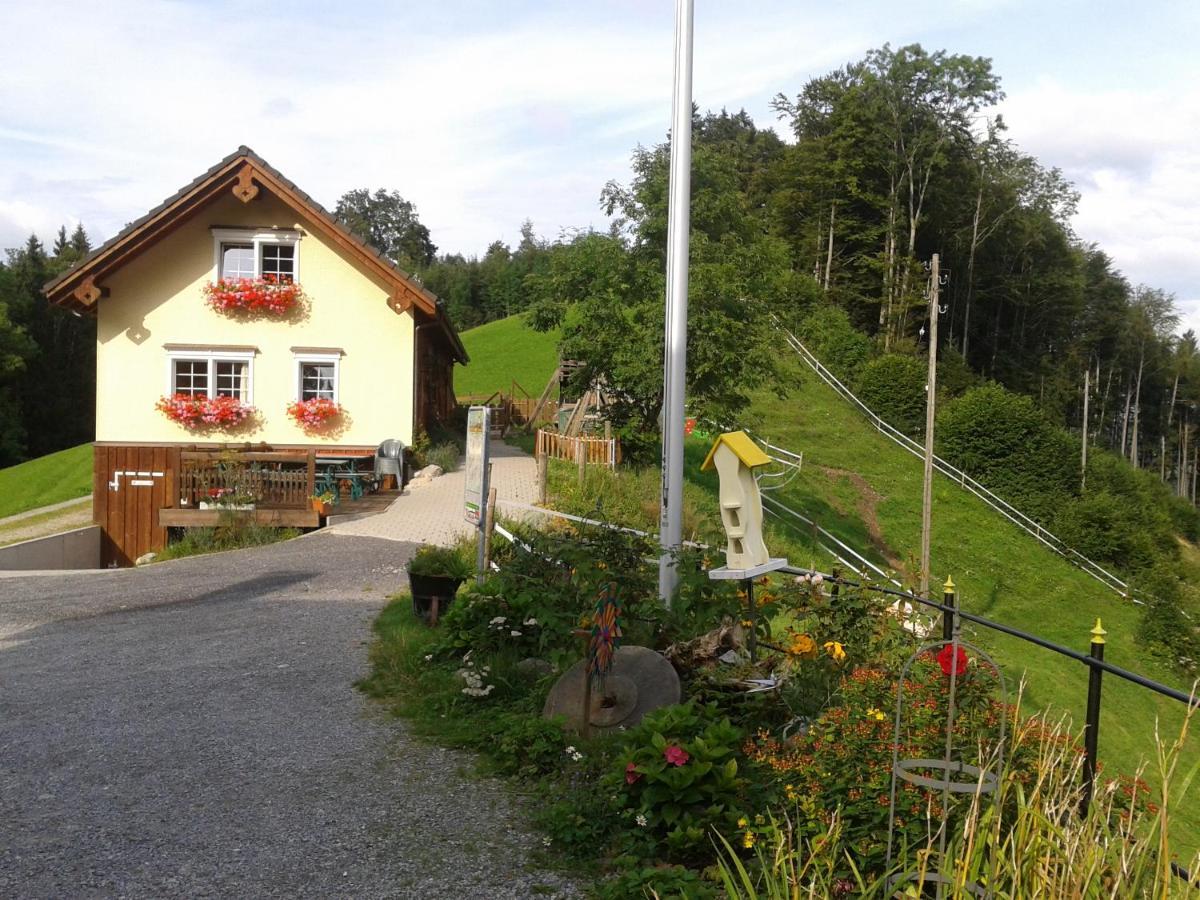 Gasthaus Fuchsacker Bed & Breakfast Degersheim Exterior photo